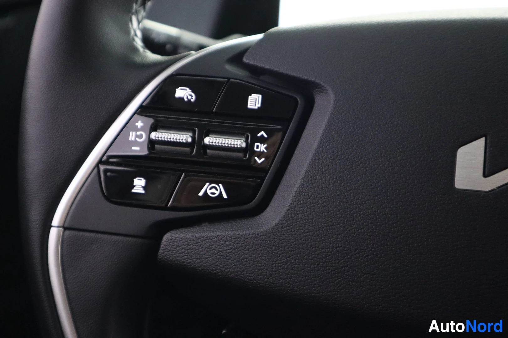 White Kia EV6 2024, detail, photo 15