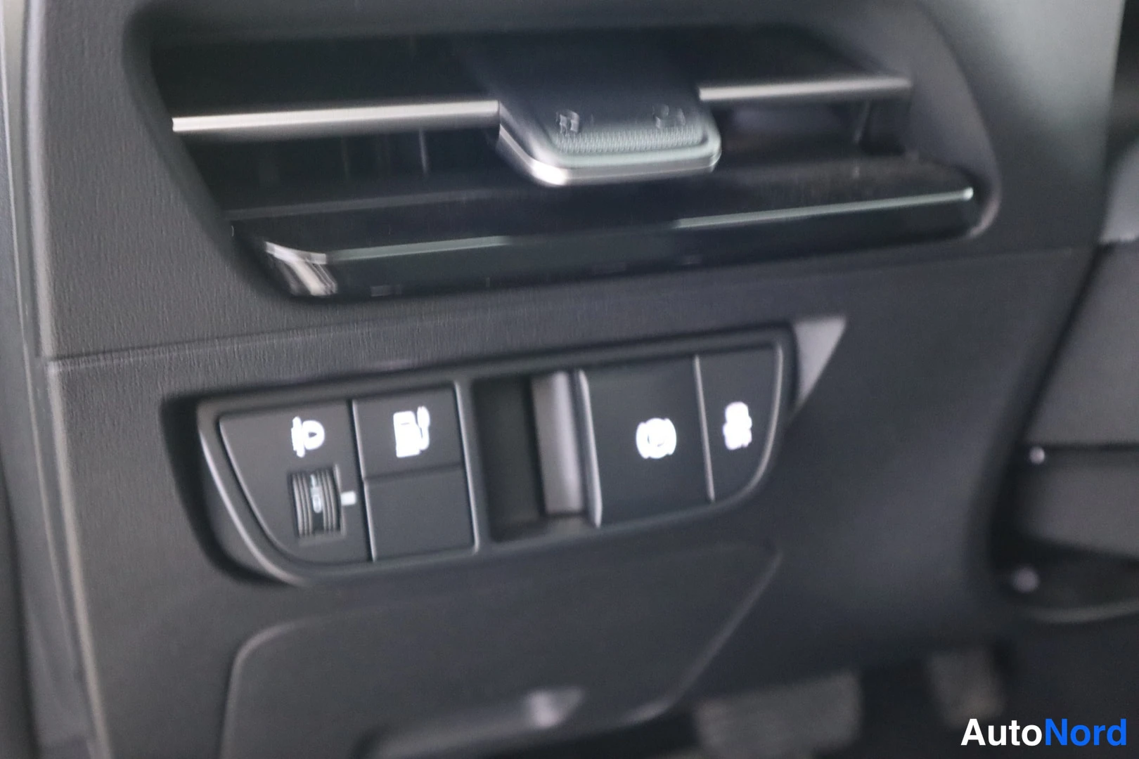 White Kia EV6 2024, detail, photo 27