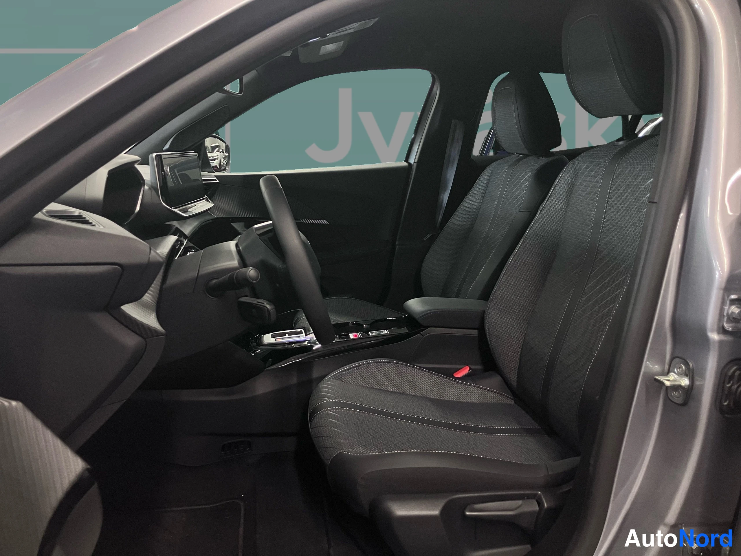 Grå Peugeot 2008 2026, framsäten, bild 17