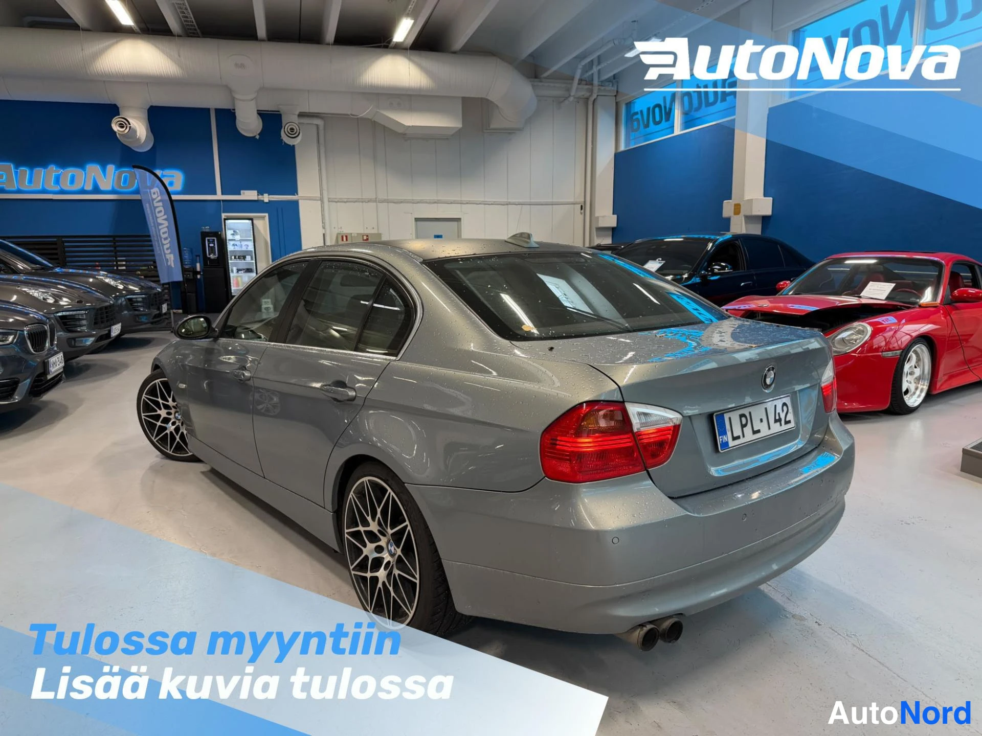 Grey BMW 330i 2005, rear three-quarter, photo 3