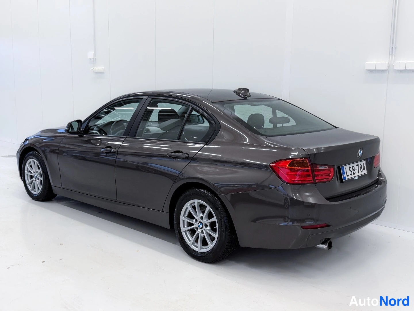 Grey BMW 320i xDrive 2013, rear three-quarter, photo 4
