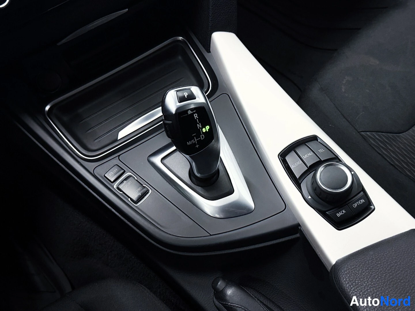 Grey BMW 320i xDrive 2013, detail, photo 22