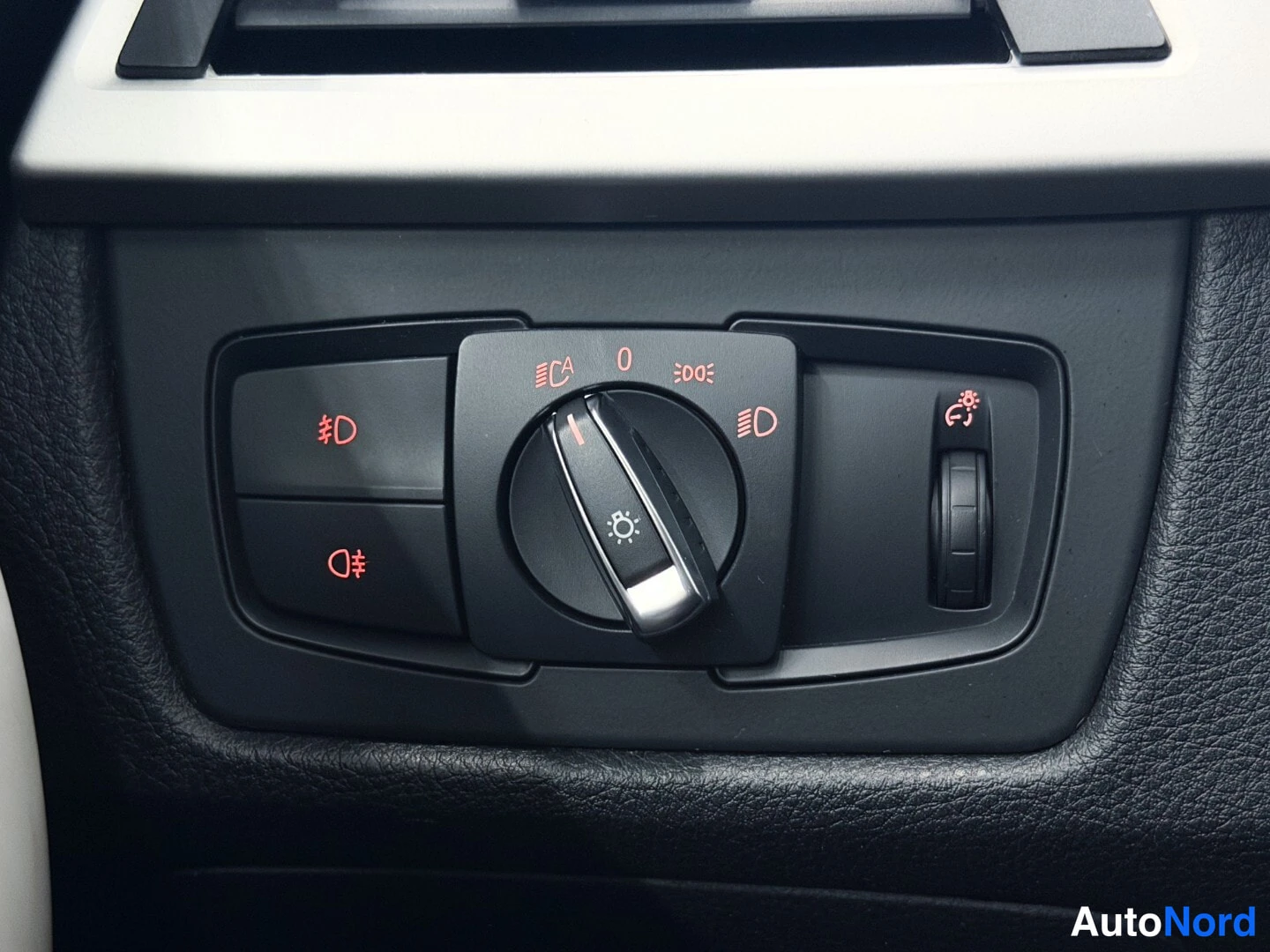 Grey BMW 320i xDrive 2013, detail, photo 23