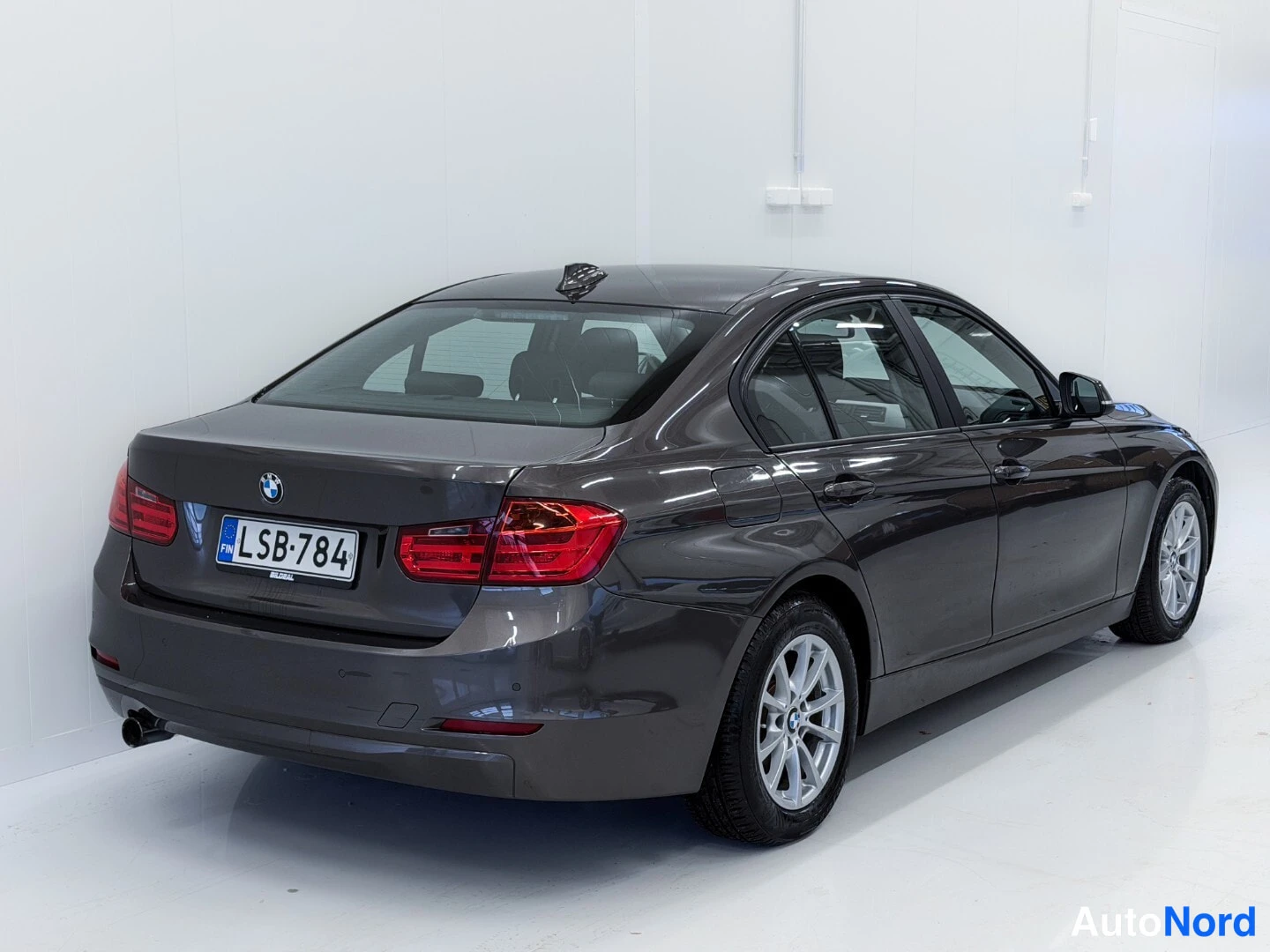 Grey BMW 320i xDrive 2013, rear three-quarter, photo 5