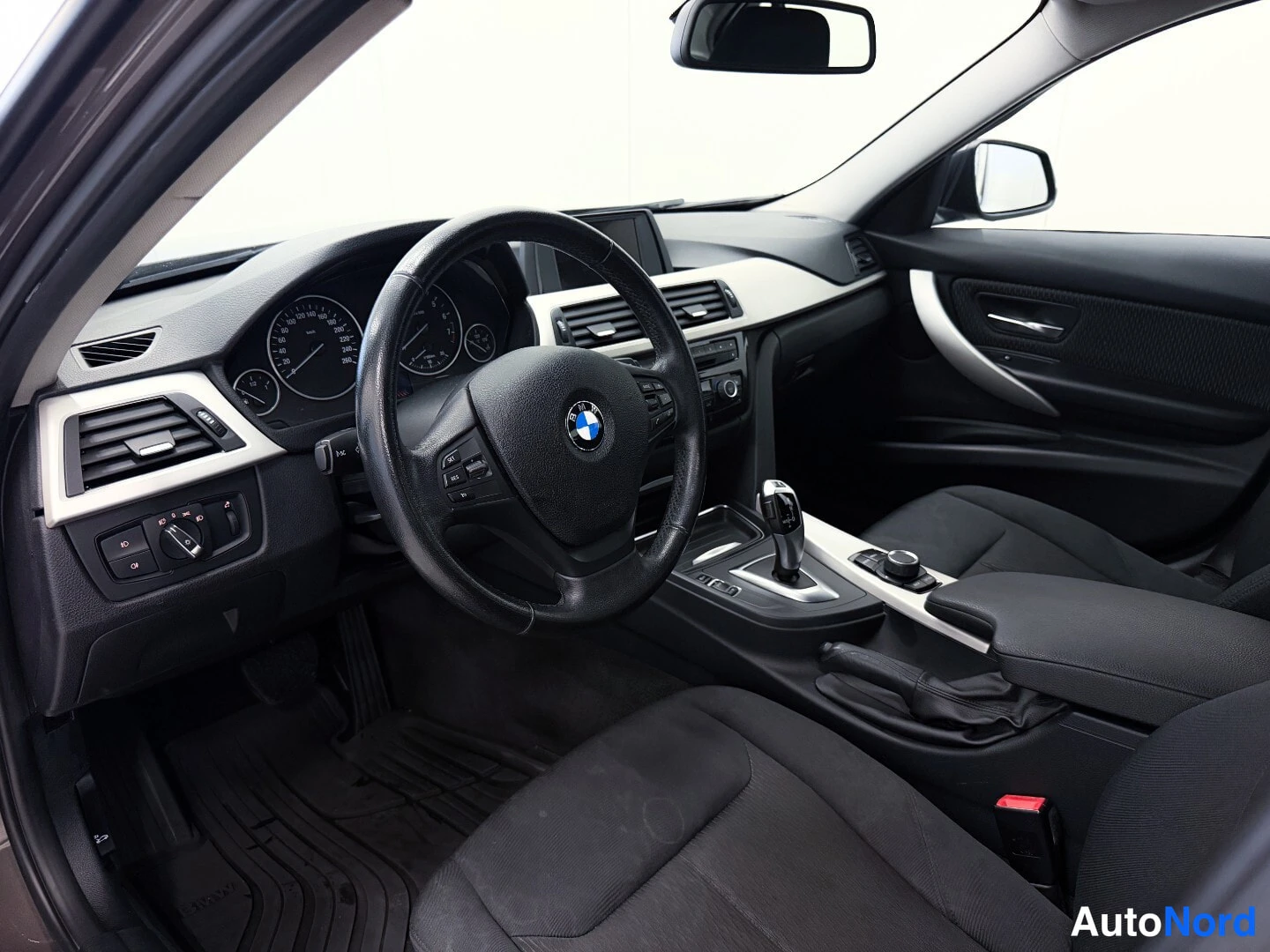 Grey BMW 320i xDrive 2013, cockpit, photo 7
