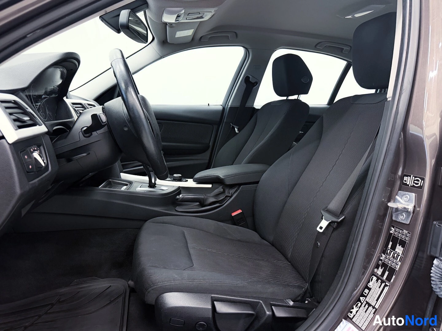 Grey BMW 320i xDrive 2013, front seats, photo 9