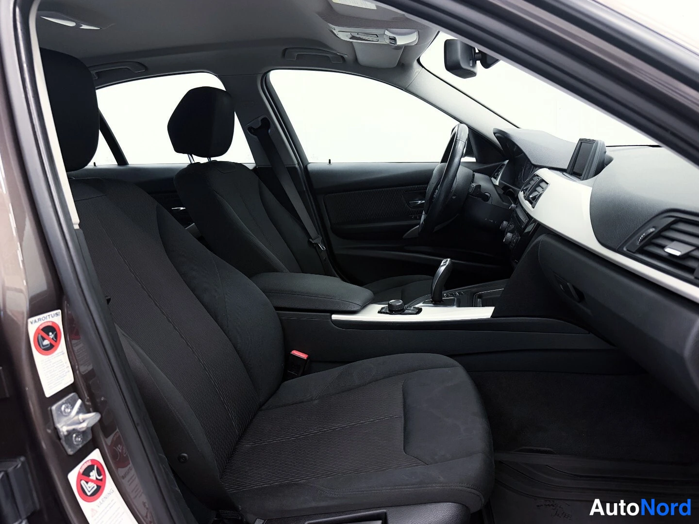 Grey BMW 320i xDrive 2013, front seats, photo 10