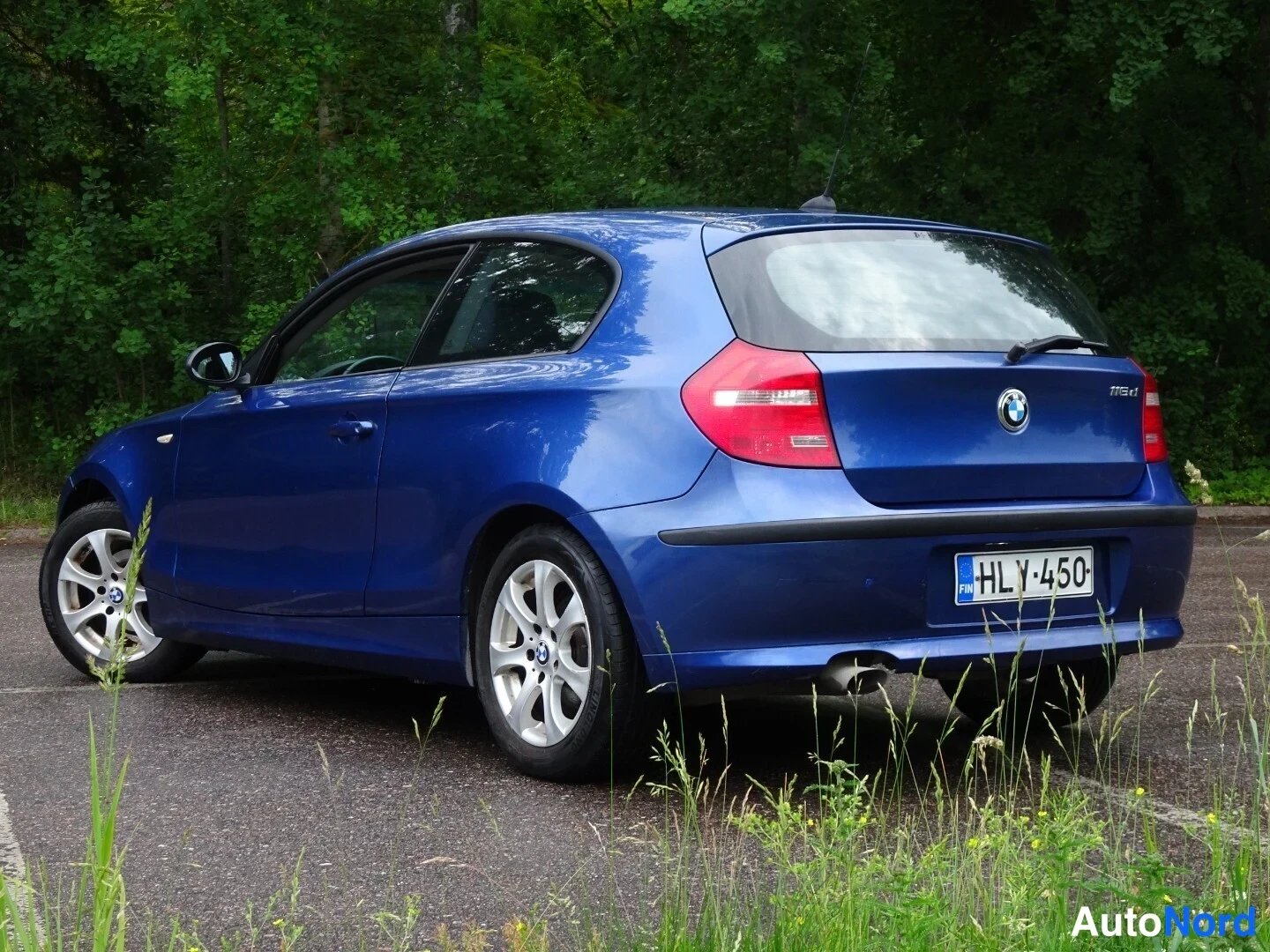 Blue BMW 116d 2010, rear three-quarter, photo 9
