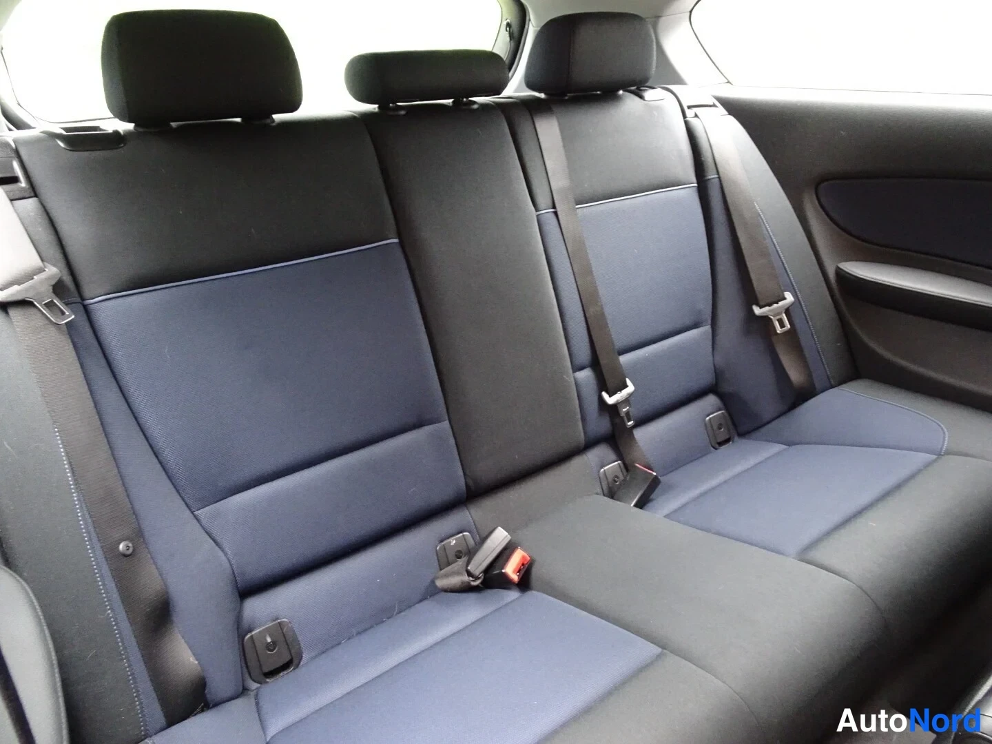 Blue BMW 116d 2010, rear seats, photo 21