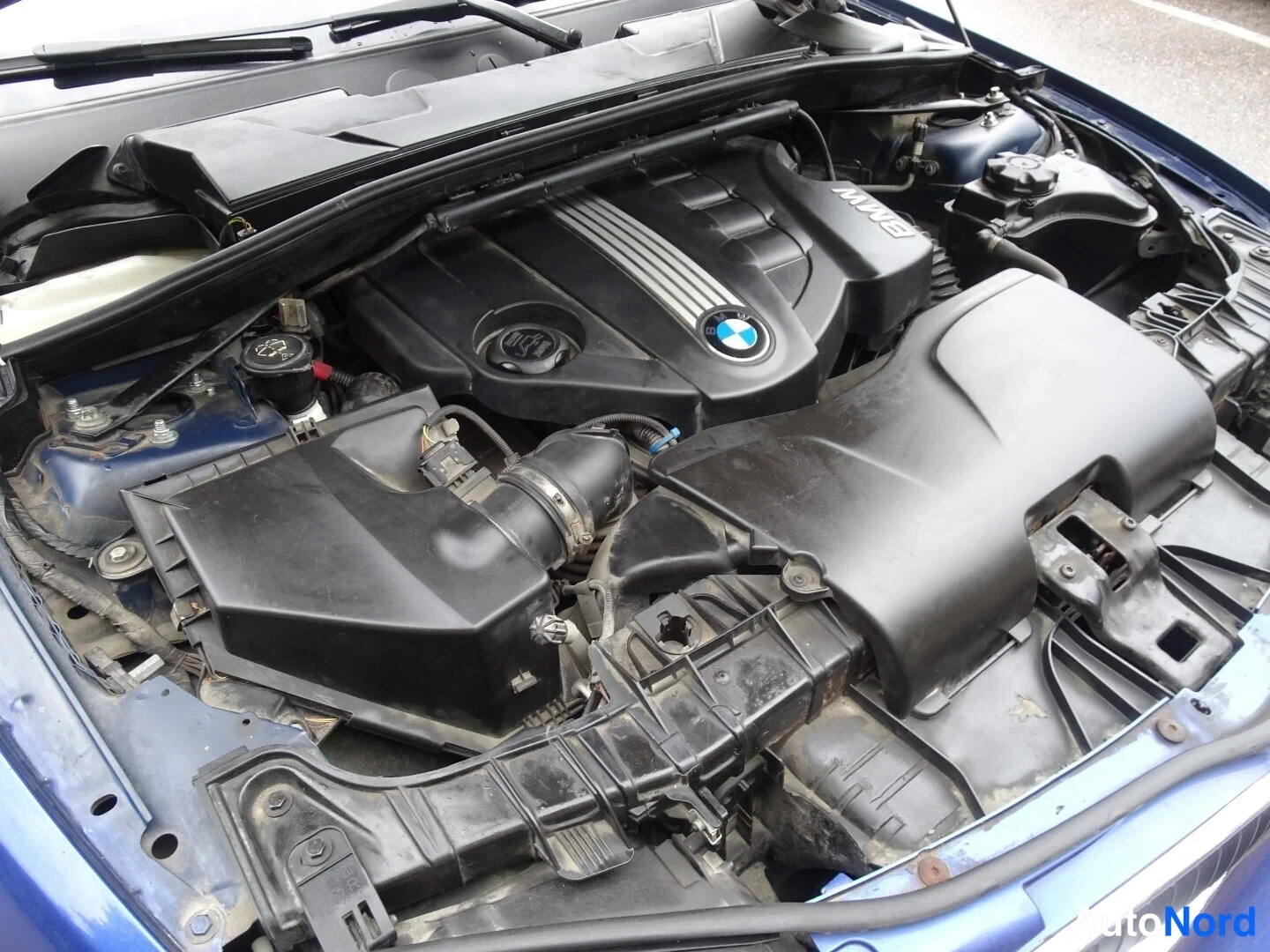 Blue BMW 116d 2010, engine bay, photo 25