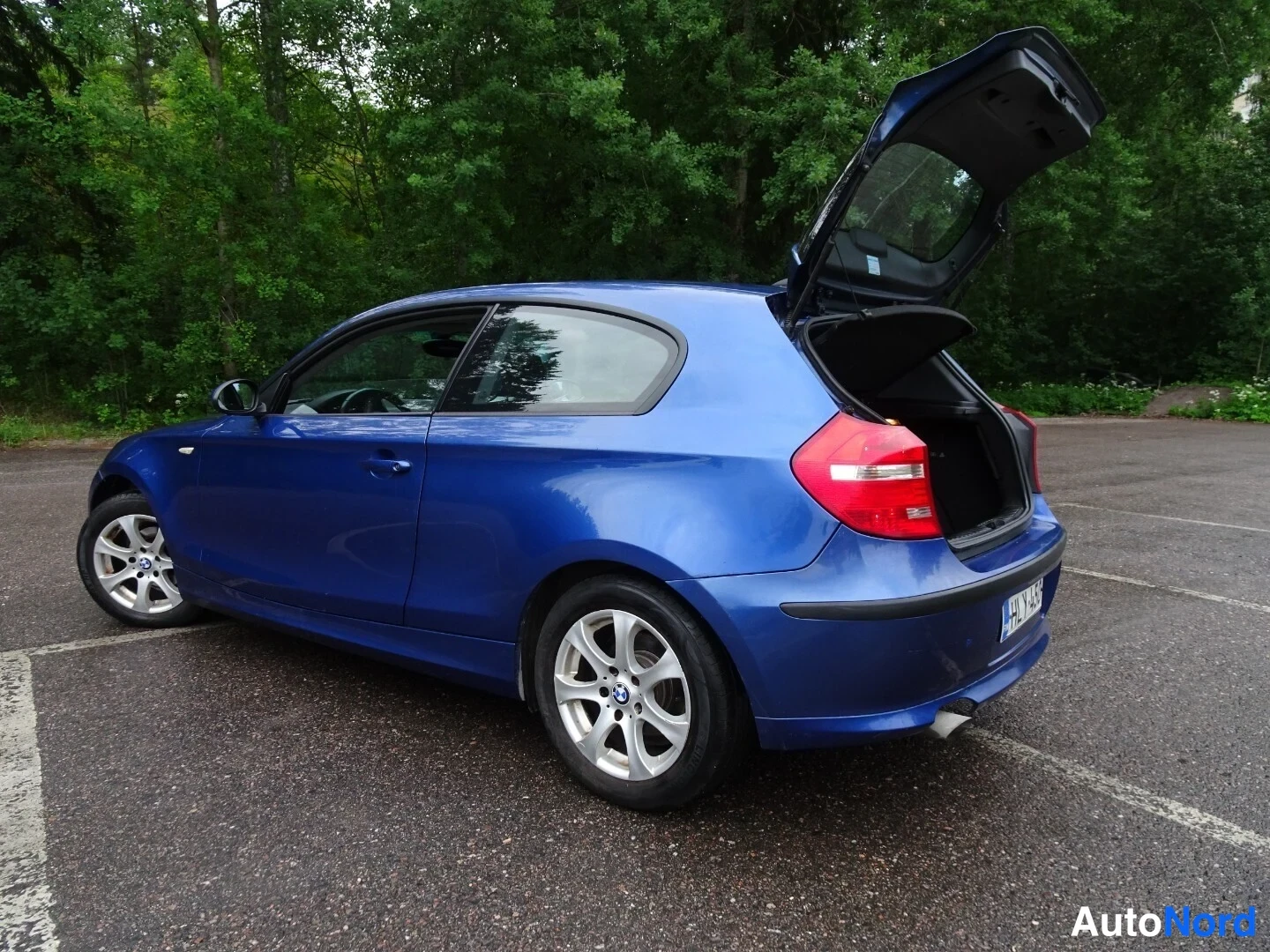 Blue BMW 116d 2010, rear three-quarter, photo 10