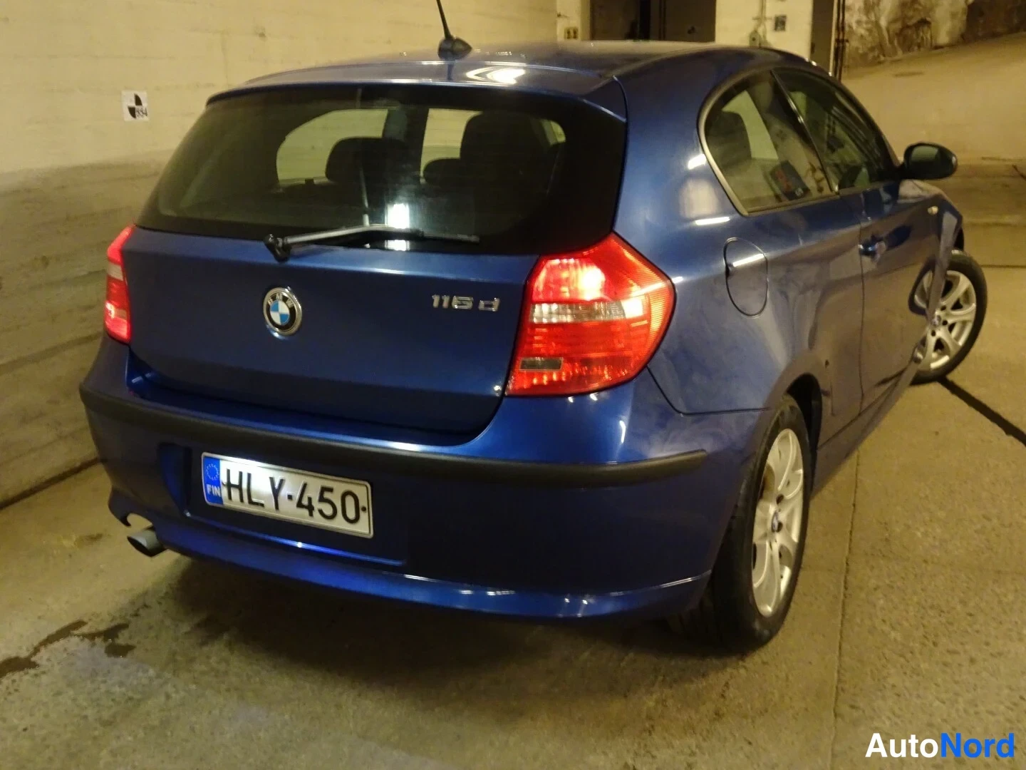 Blue BMW 116d 2010, rear three-quarter, photo 11