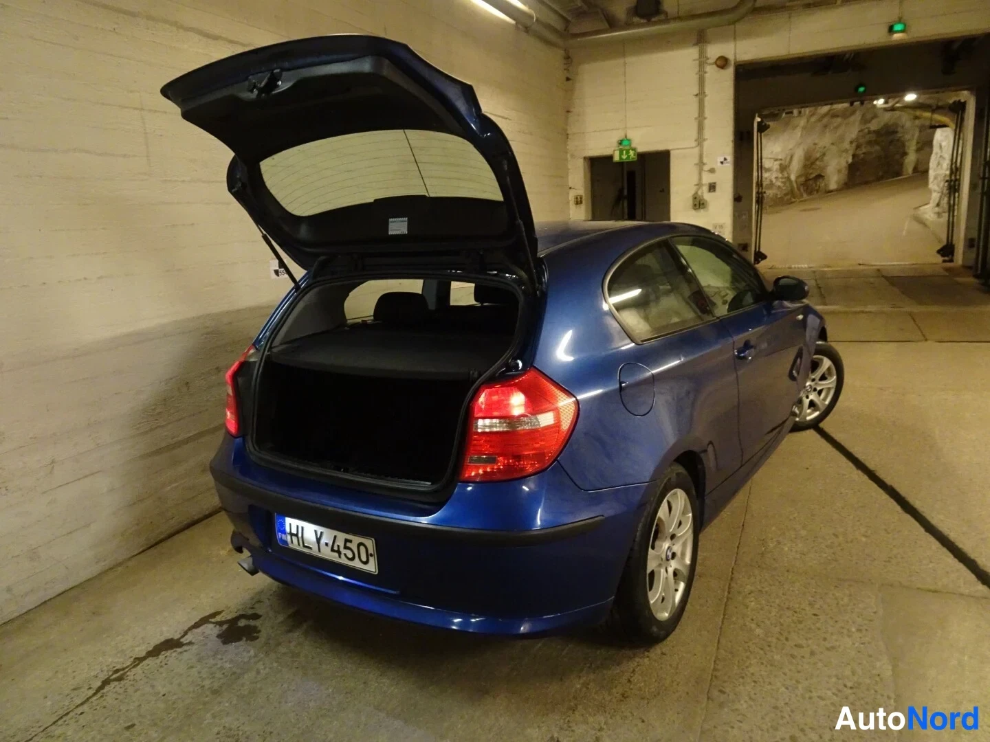 Blue BMW 116d 2010, rear three-quarter, photo 12
