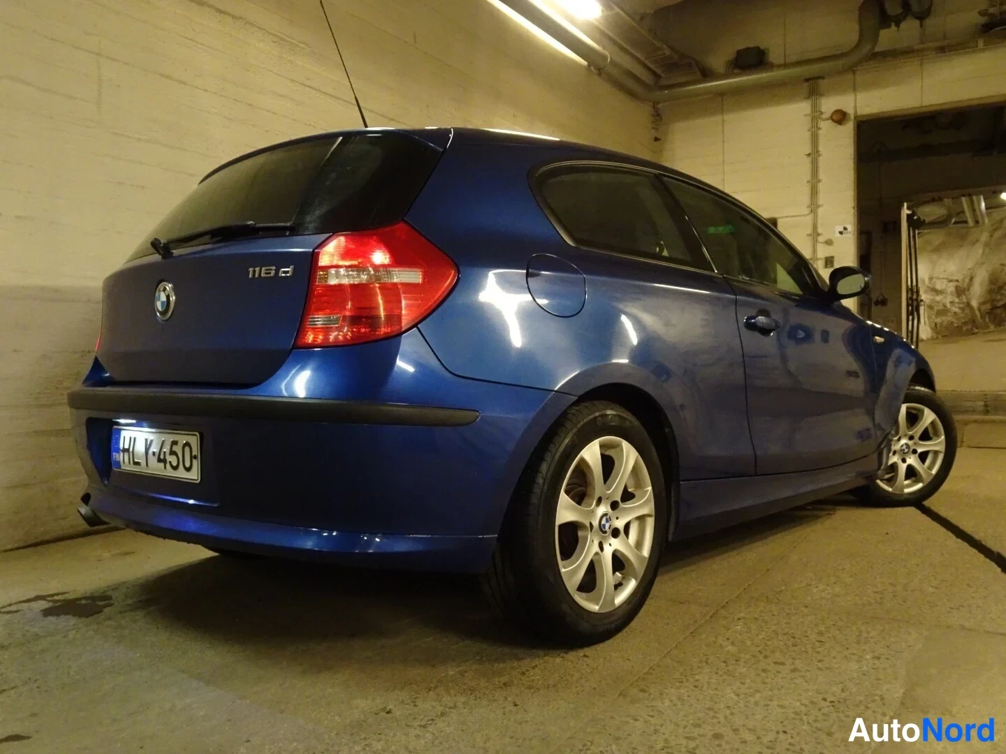Blue BMW 116d 2010, rear three-quarter, photo 13