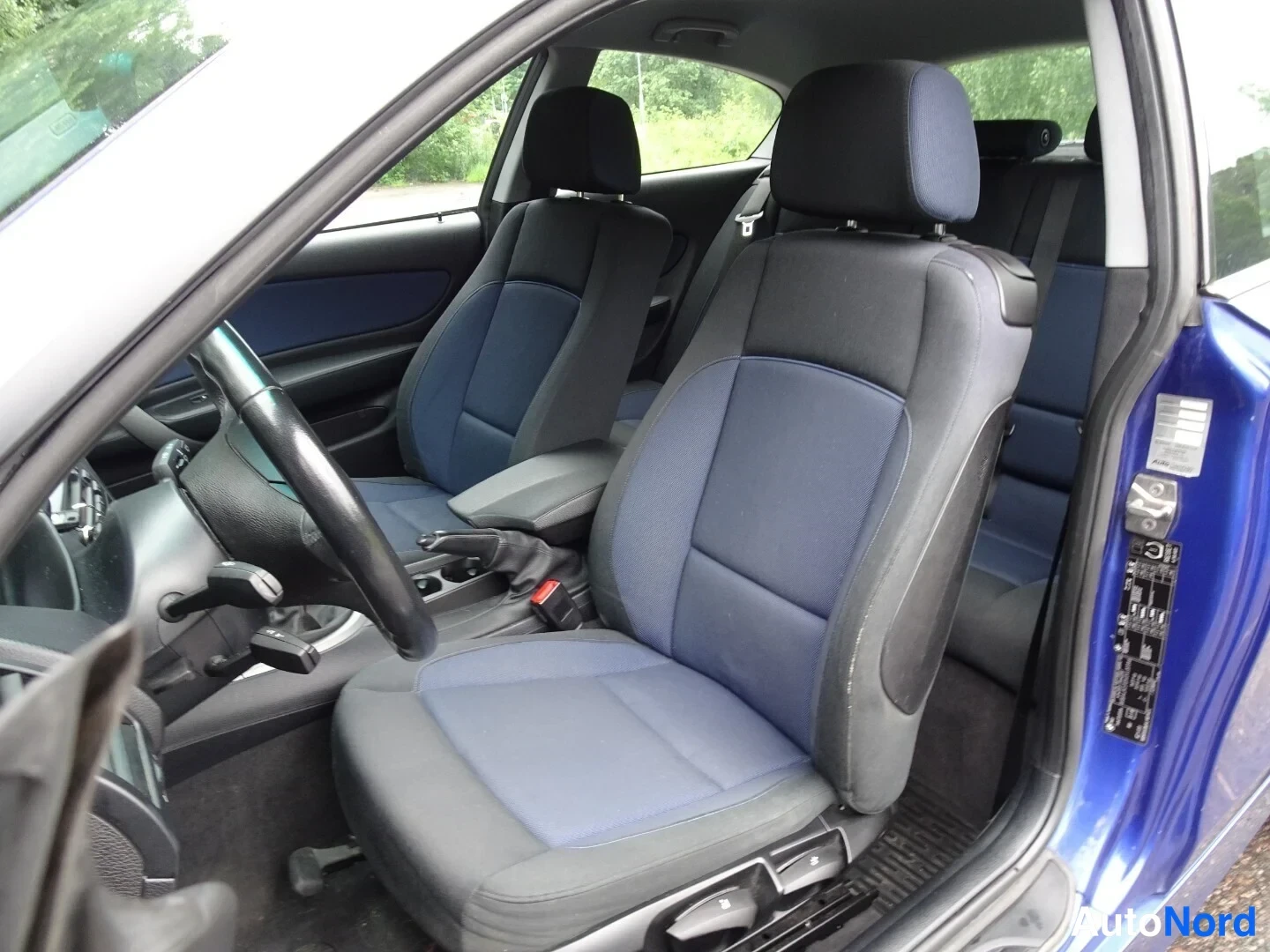 Blue BMW 116d 2010, front seats, photo 18
