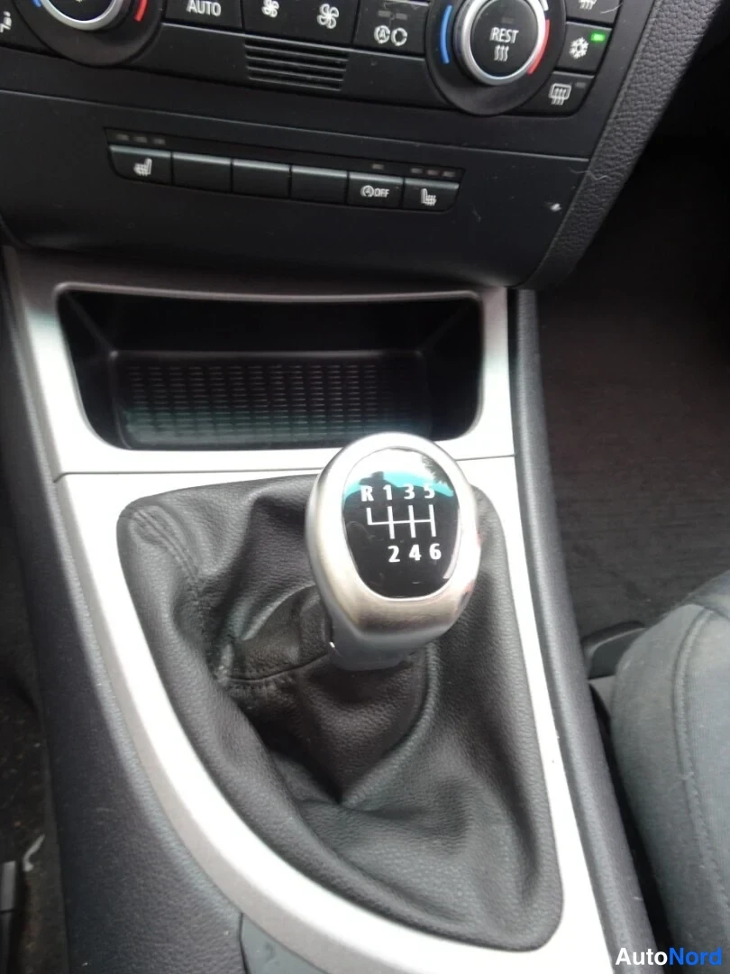 Blue BMW 116d 2010, detail, photo 29