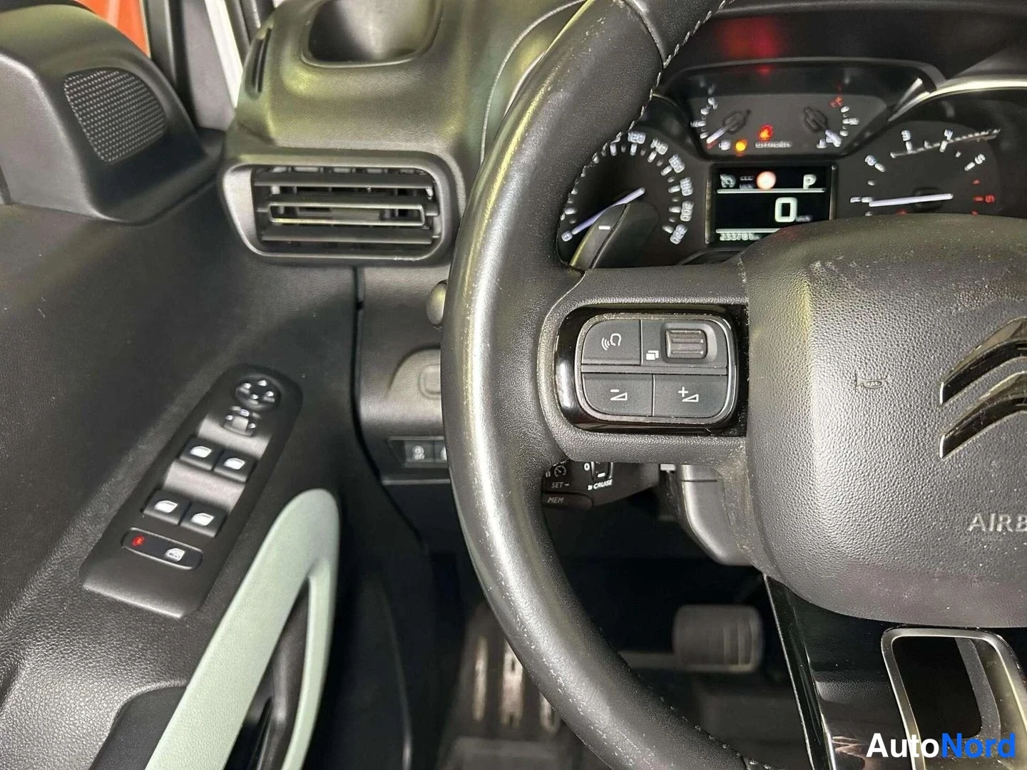 Valkoinen Citroen Berlingo 2019, yksityiskohta, kuva 21