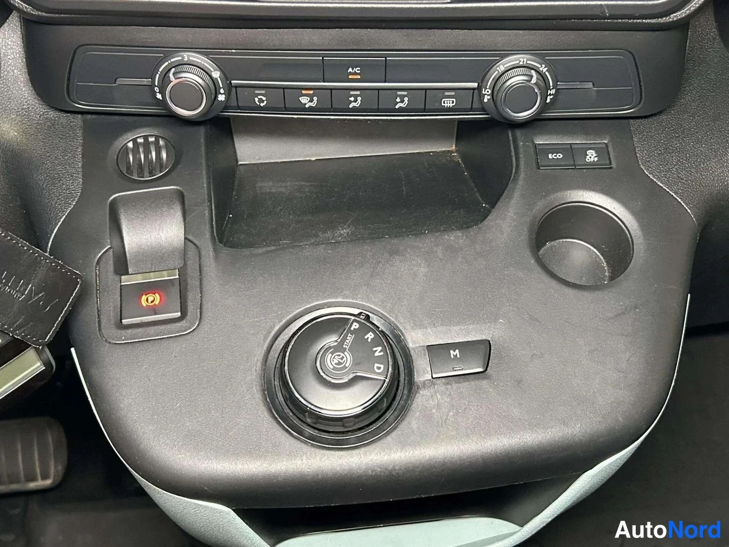 Valkoinen Citroen Berlingo 2019, yksityiskohta, kuva 23