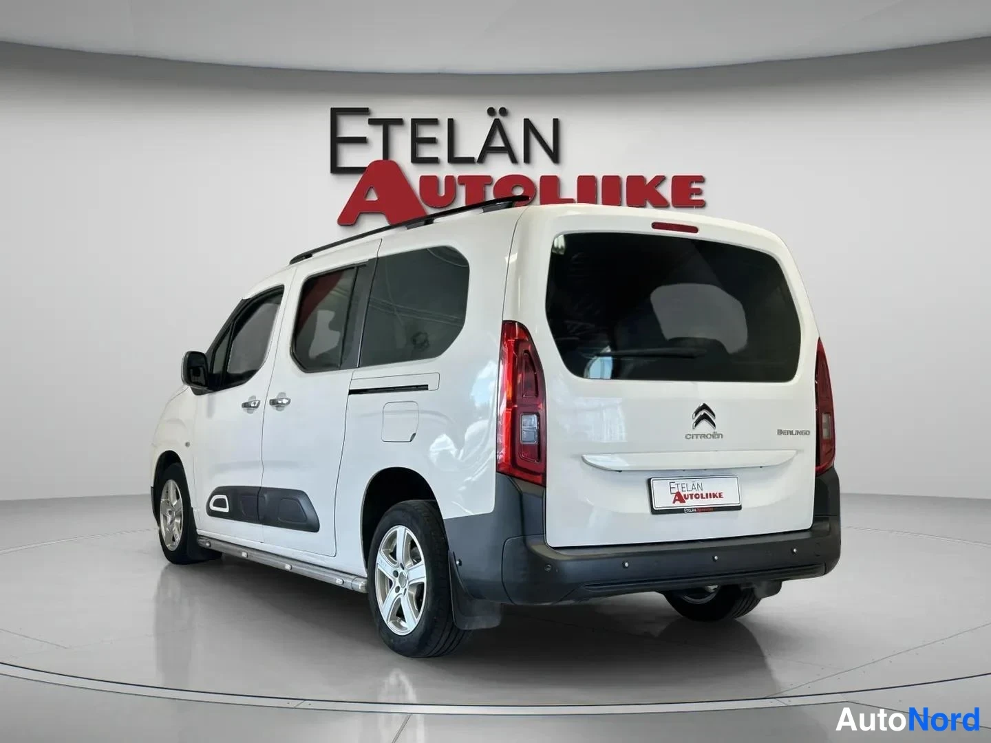 Valkoinen Citroen Berlingo 2019, takaviisto, kuva 6