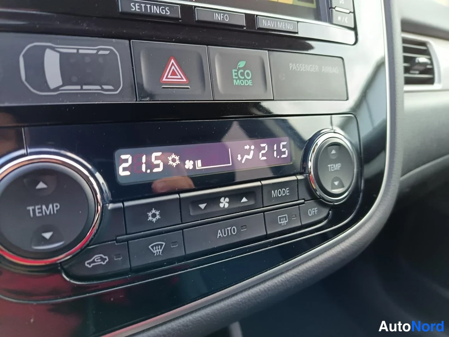 Musta Mitsubishi Outlander PHEV 2014, yksityiskohta, kuva 12