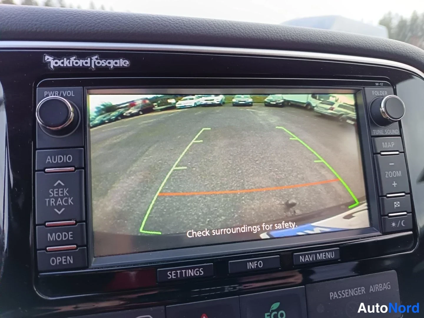 Musta Mitsubishi Outlander PHEV 2014, yksityiskohta, kuva 8