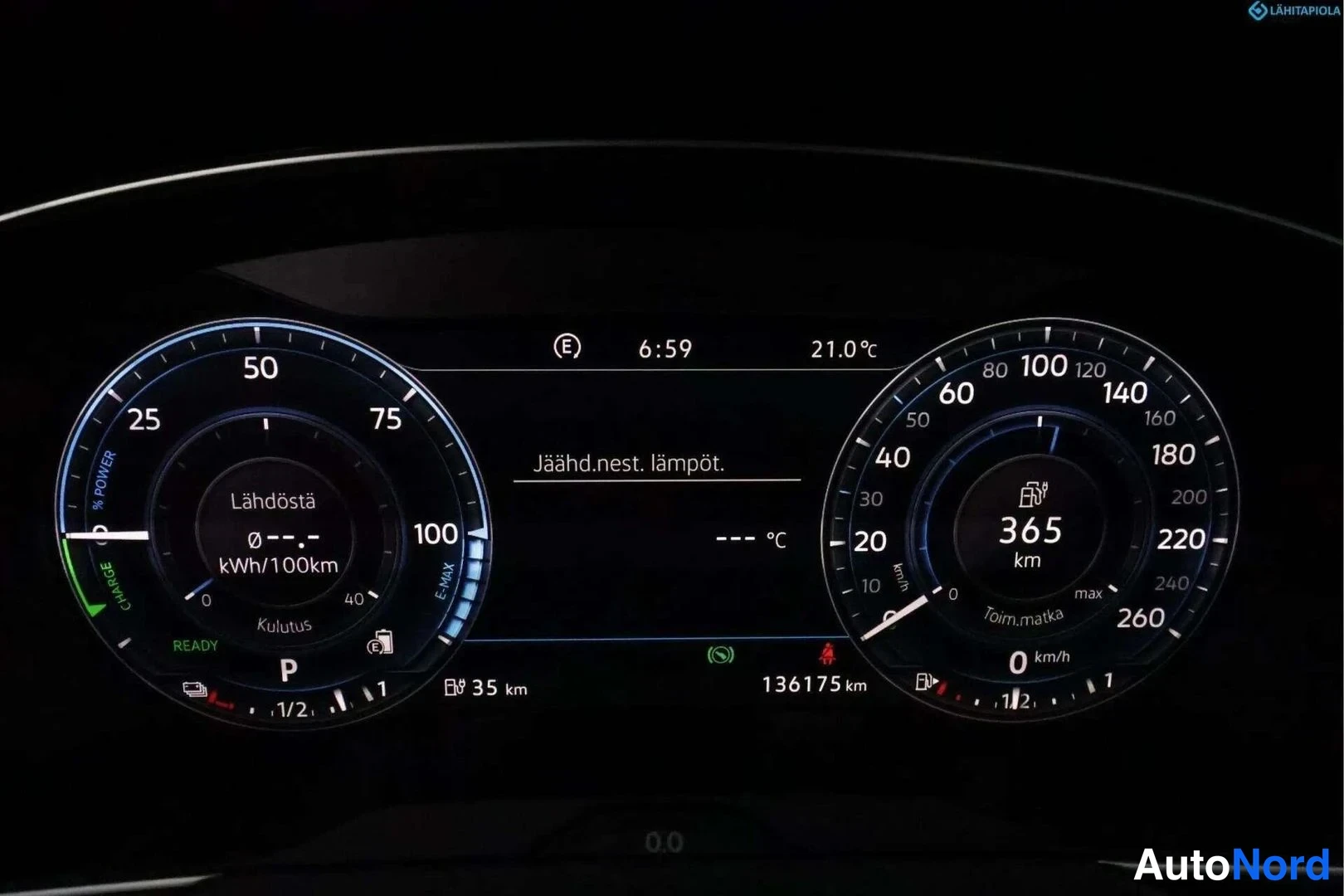 Grå Volkswagen Passat Variant 2018, detalj, bild 12