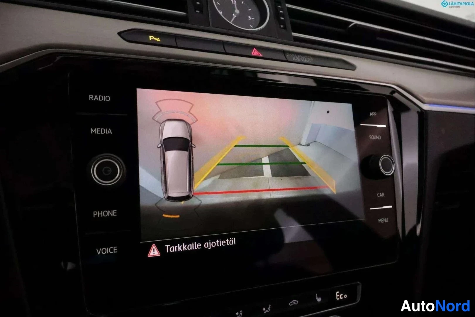 Grå Volkswagen Passat Variant 2018, detalj, bild 13