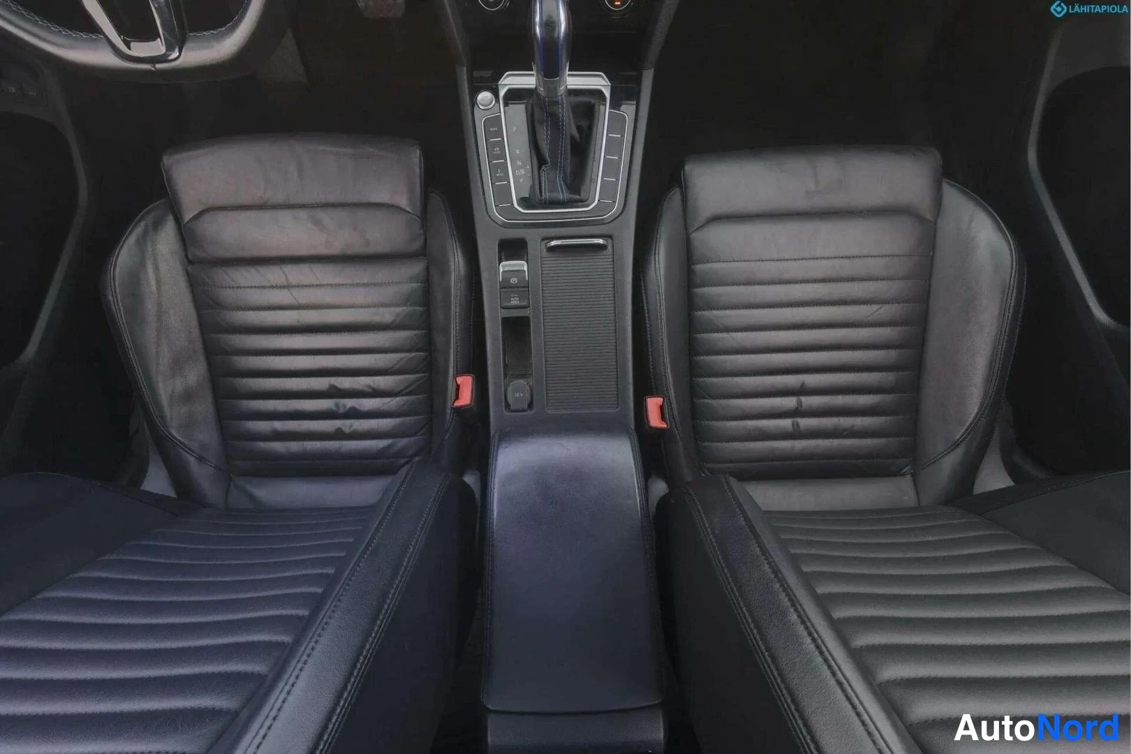 Grå Volkswagen Passat Variant 2018, framsäten, bild 10