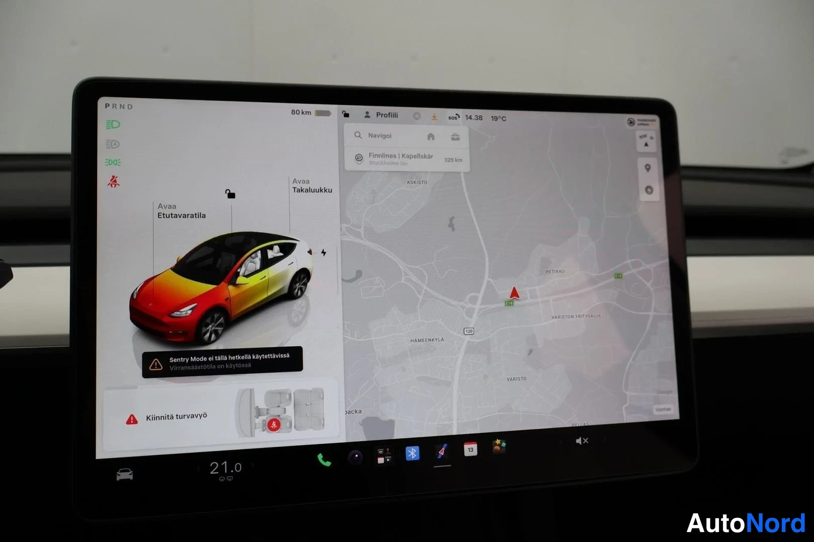 Punainen Tesla Model Y 2023, yksityiskohta, kuva 17