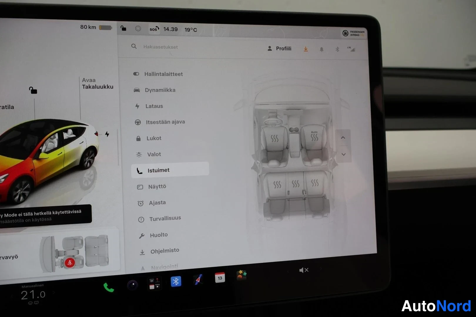 Punainen Tesla Model Y 2023, kuva 23