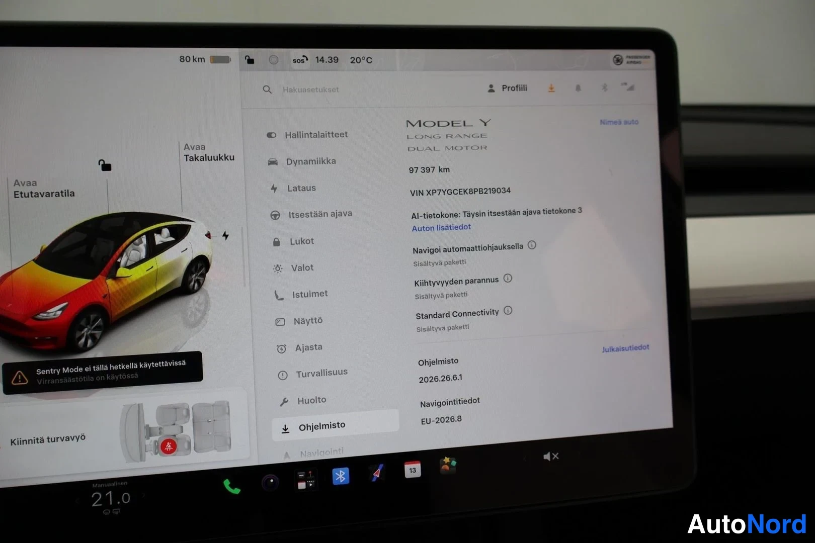 Punainen Tesla Model Y 2023, yksityiskohta, kuva 19