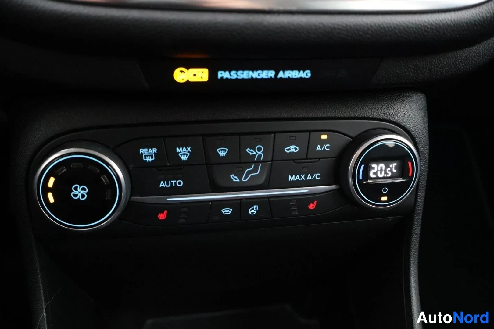 White Ford Fiesta 2019, detail, photo 18