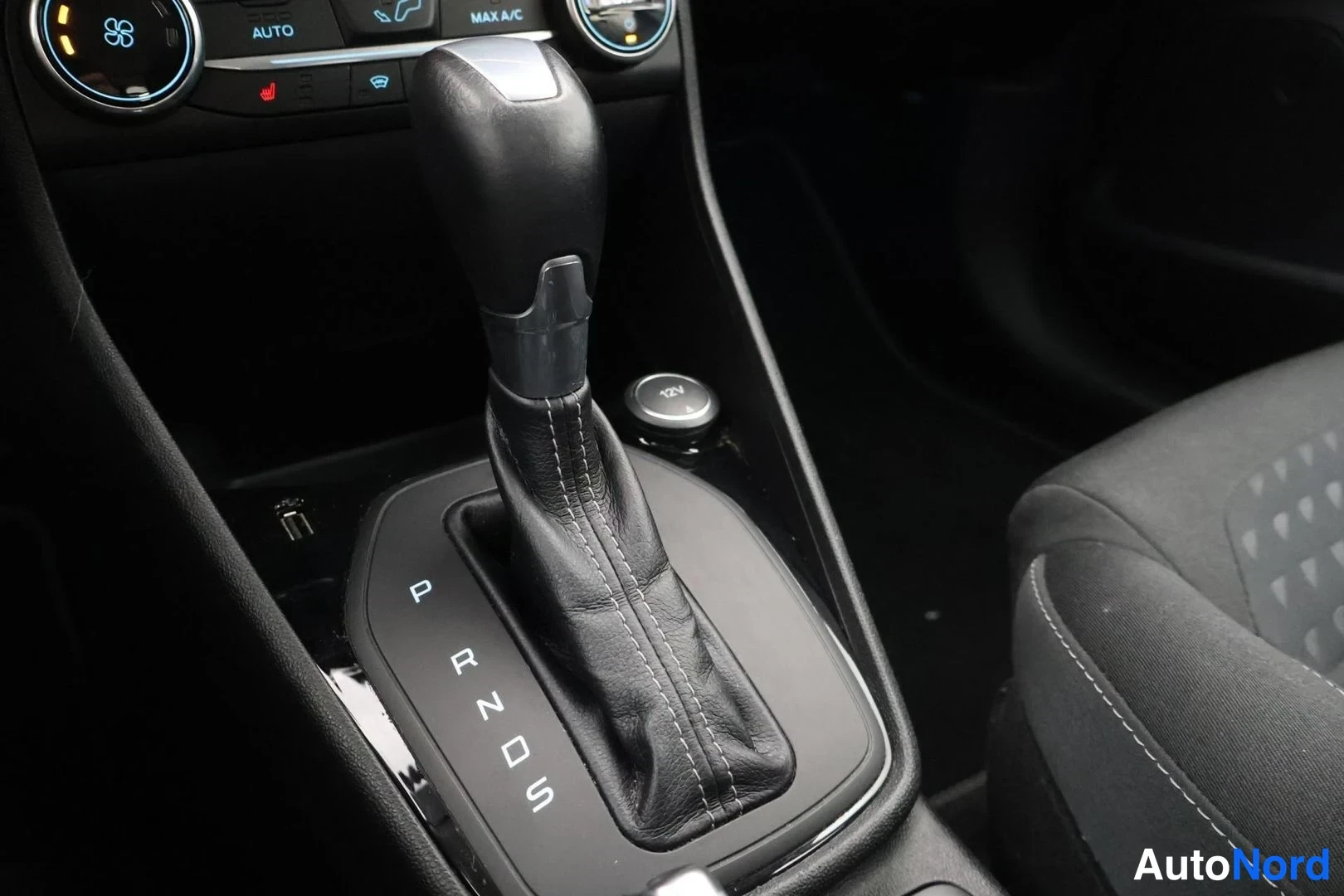 White Ford Fiesta 2019, detail, photo 19