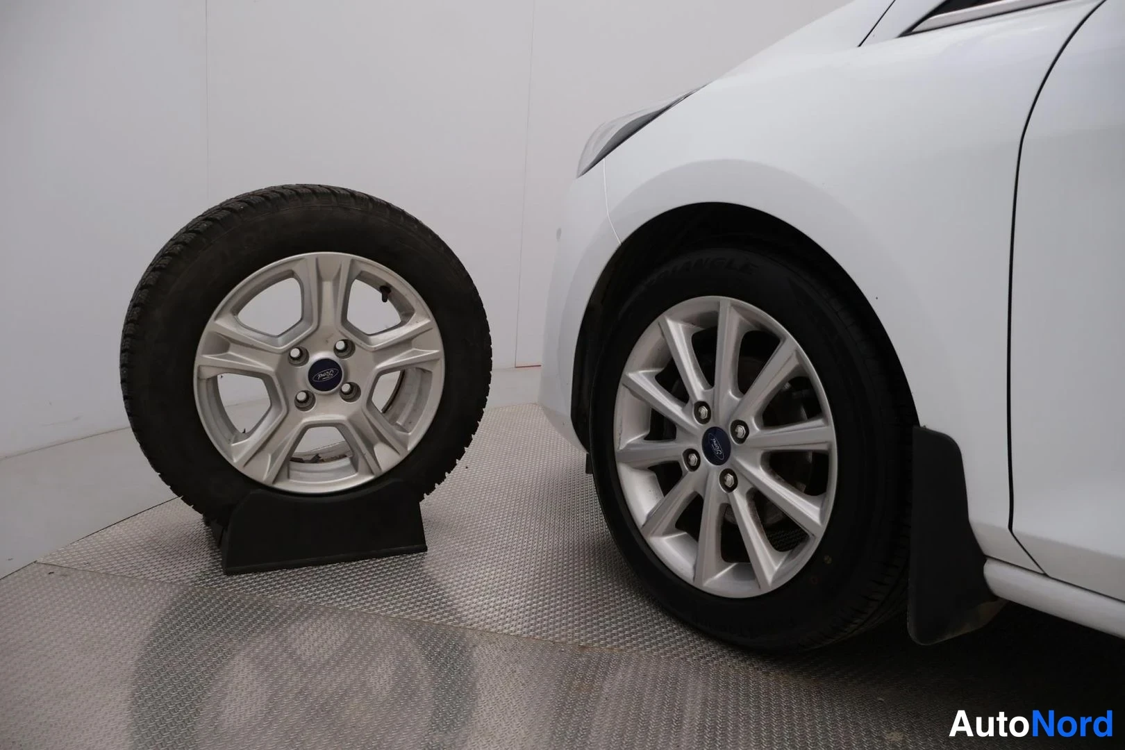 White Ford Fiesta 2019, detail, photo 20