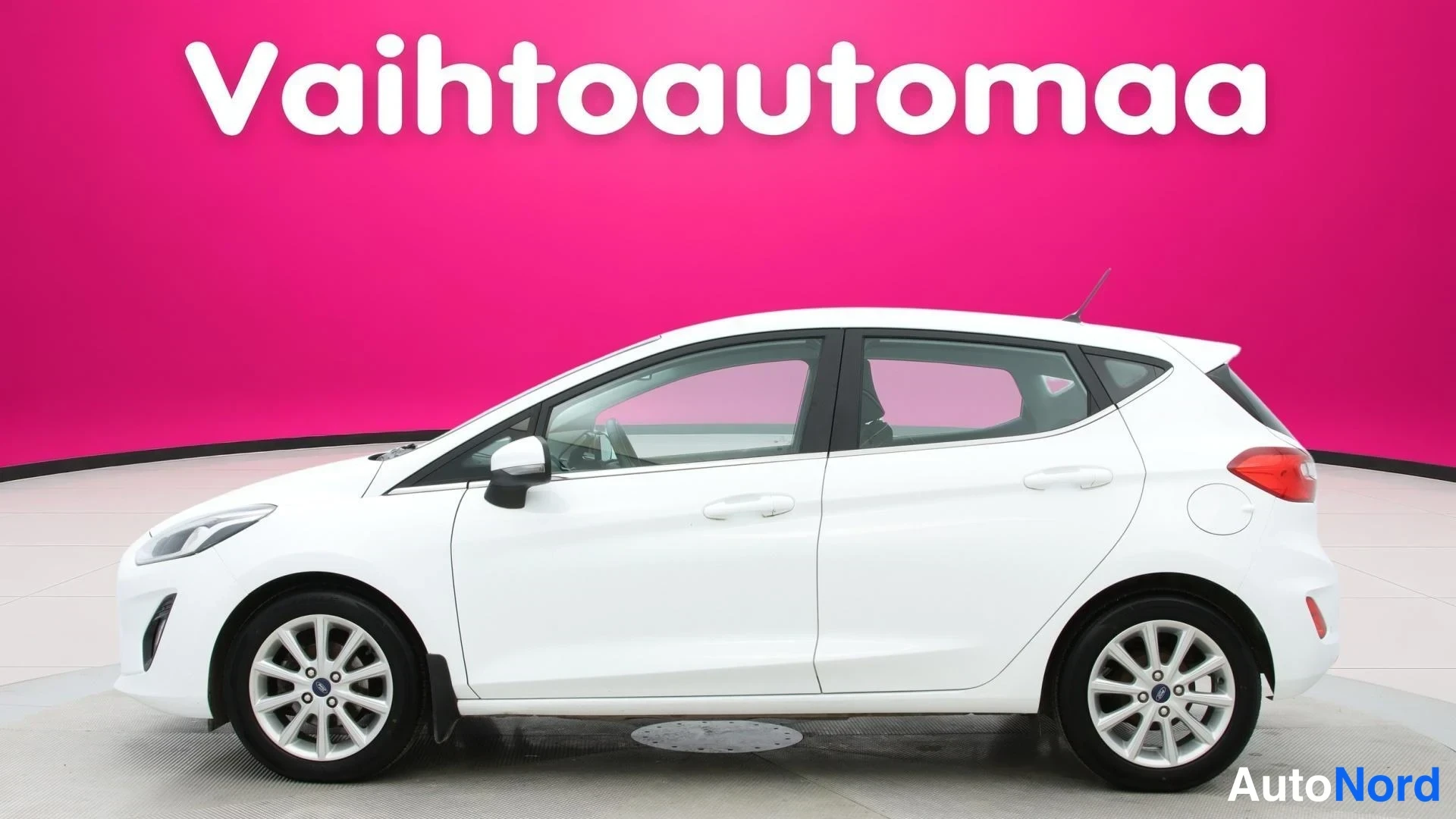 White Ford Fiesta 2019, side, photo 4