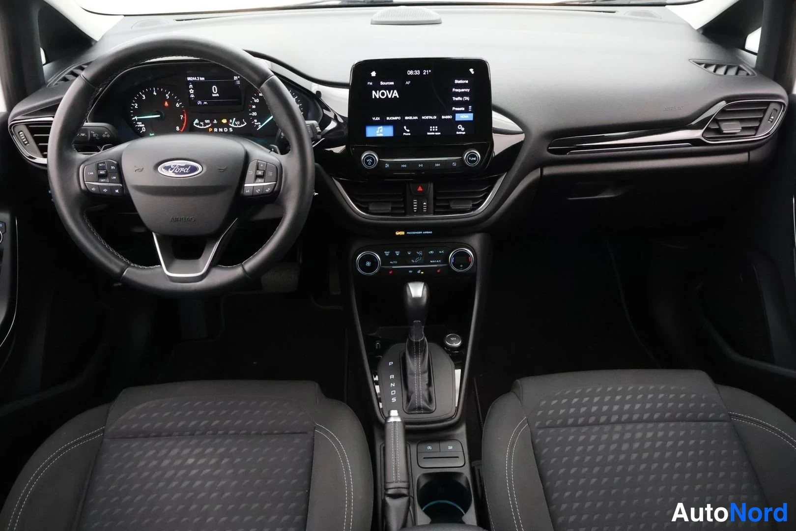 White Ford Fiesta 2019, cockpit, photo 8