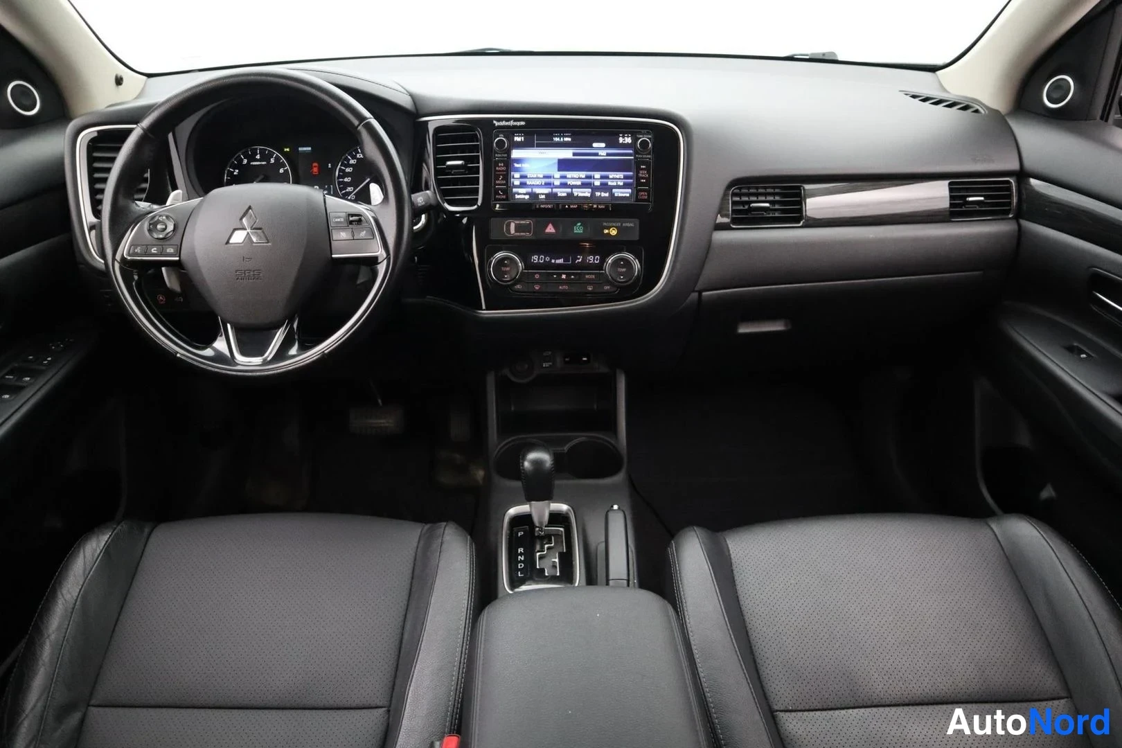 Harmaa Mitsubishi Outlander 2016, ohjaamo, kuva 8