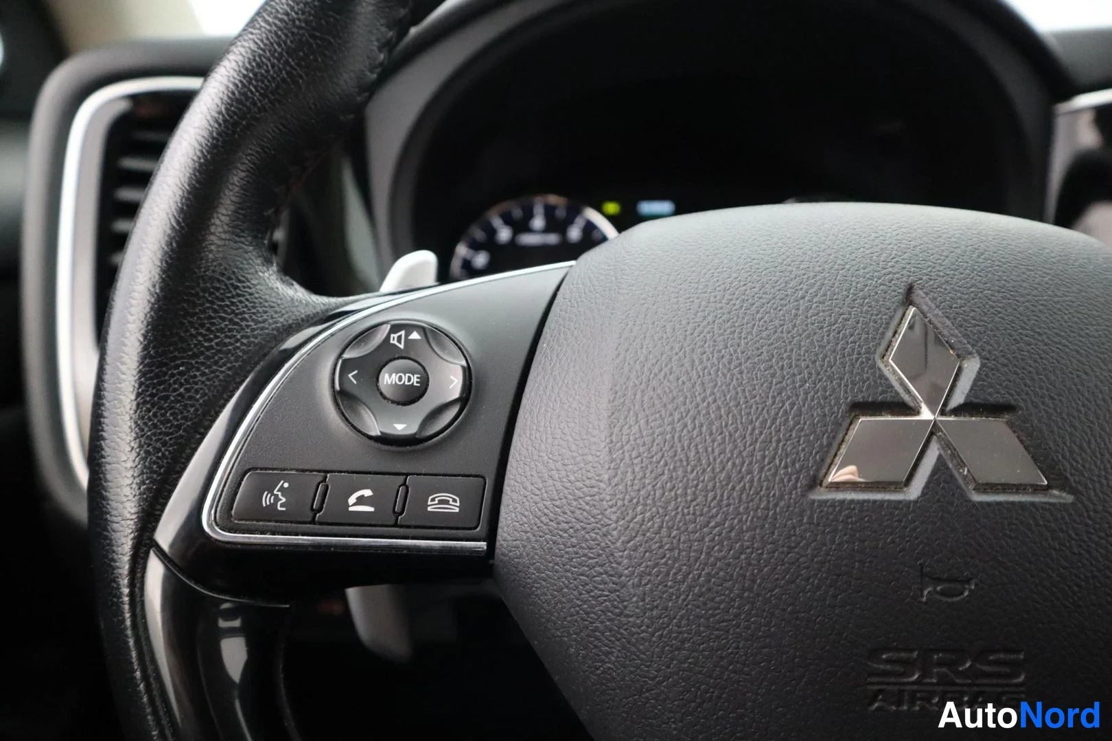 Harmaa Mitsubishi Outlander 2016, yksityiskohta, kuva 18