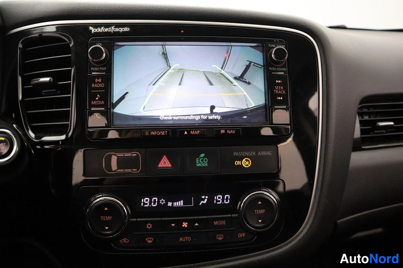 Harmaa Mitsubishi Outlander 2016, ohjaamo, kuva 10