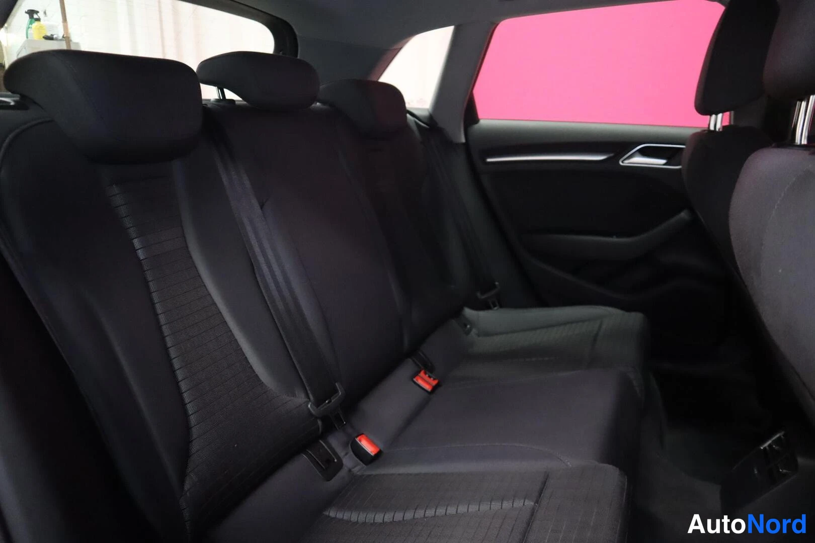 Musta Audi A3 Sportback 2018, takaistuimet, kuva 12
