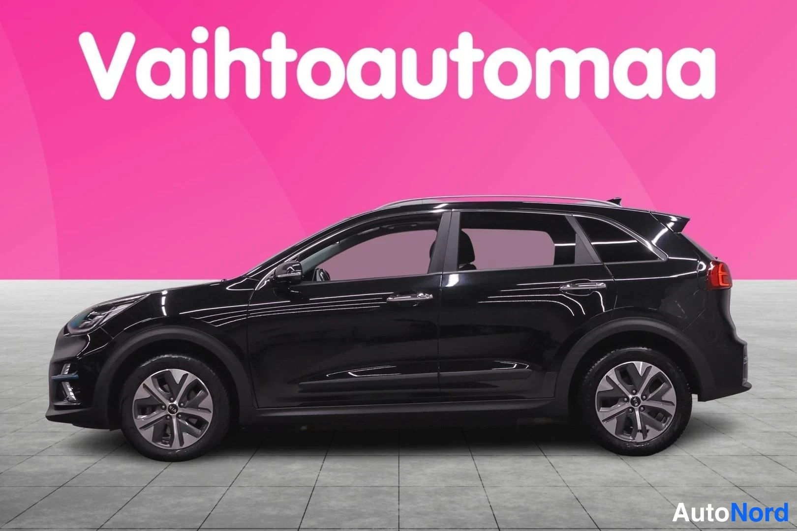 Musta Kia Niro 2021, sivulta, kuva 5