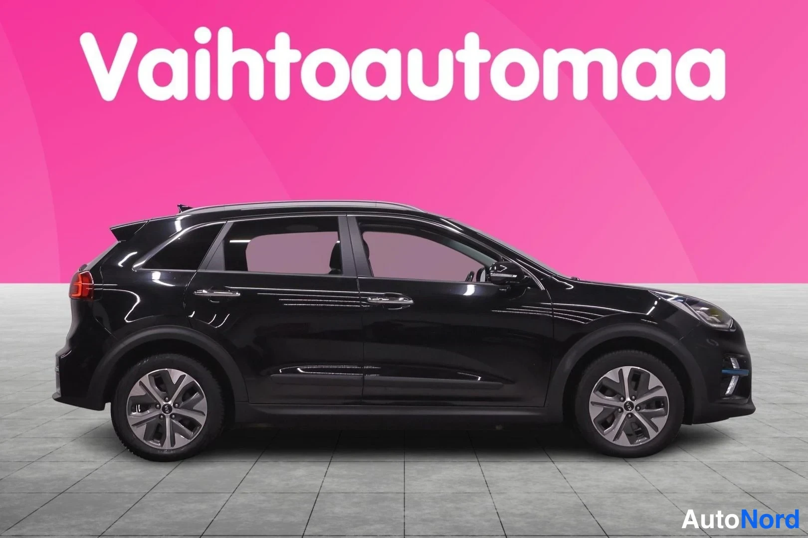 Musta Kia Niro 2021, sivulta, kuva 4