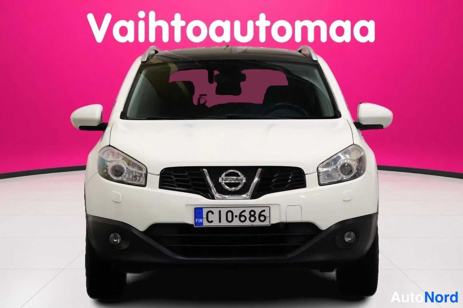 Valkoinen Nissan Qashqai+2 2012, edestä, kuva 4