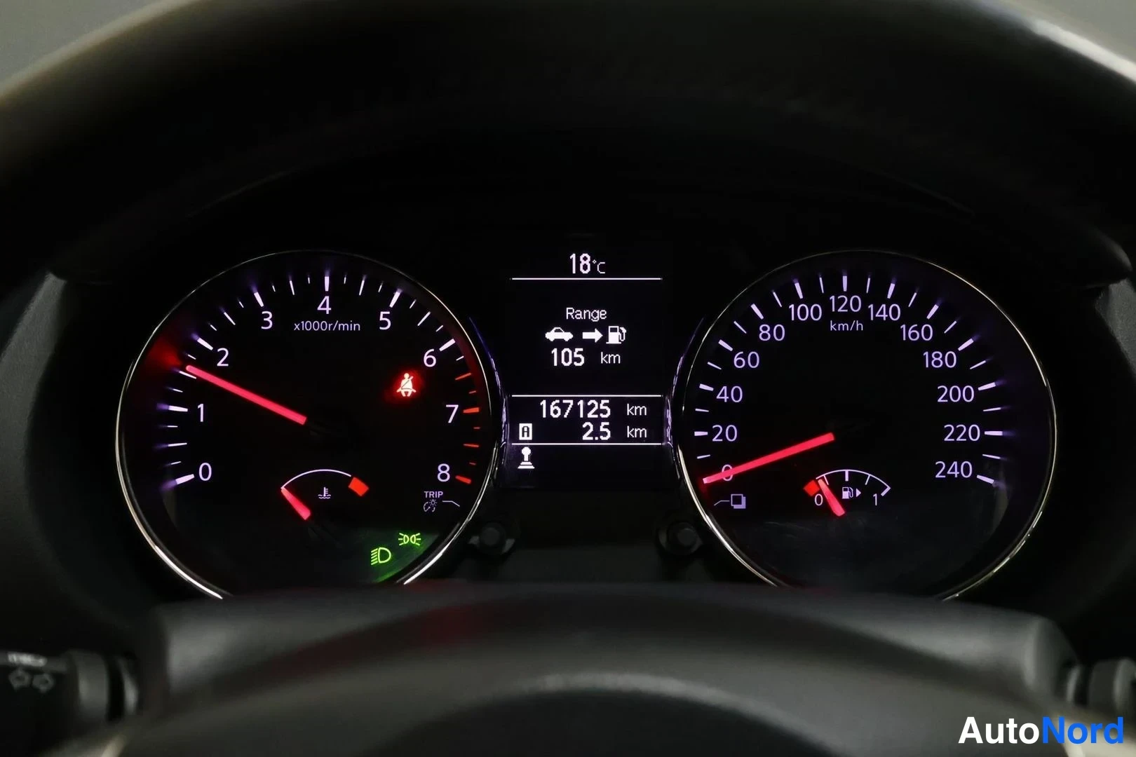 Valkoinen Nissan Qashqai+2 2012, yksityiskohta, kuva 16