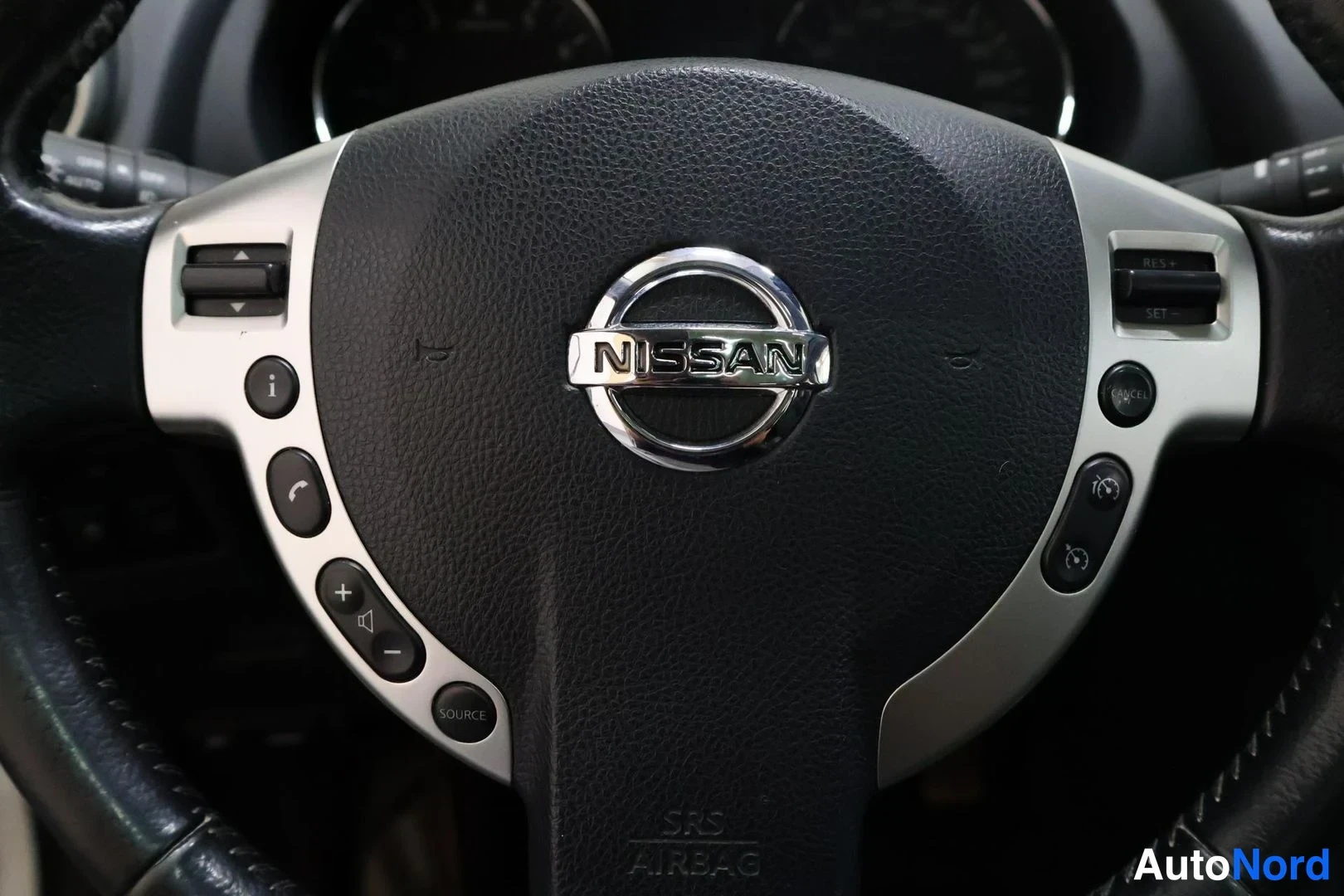Valkoinen Nissan Qashqai+2 2012, yksityiskohta, kuva 17