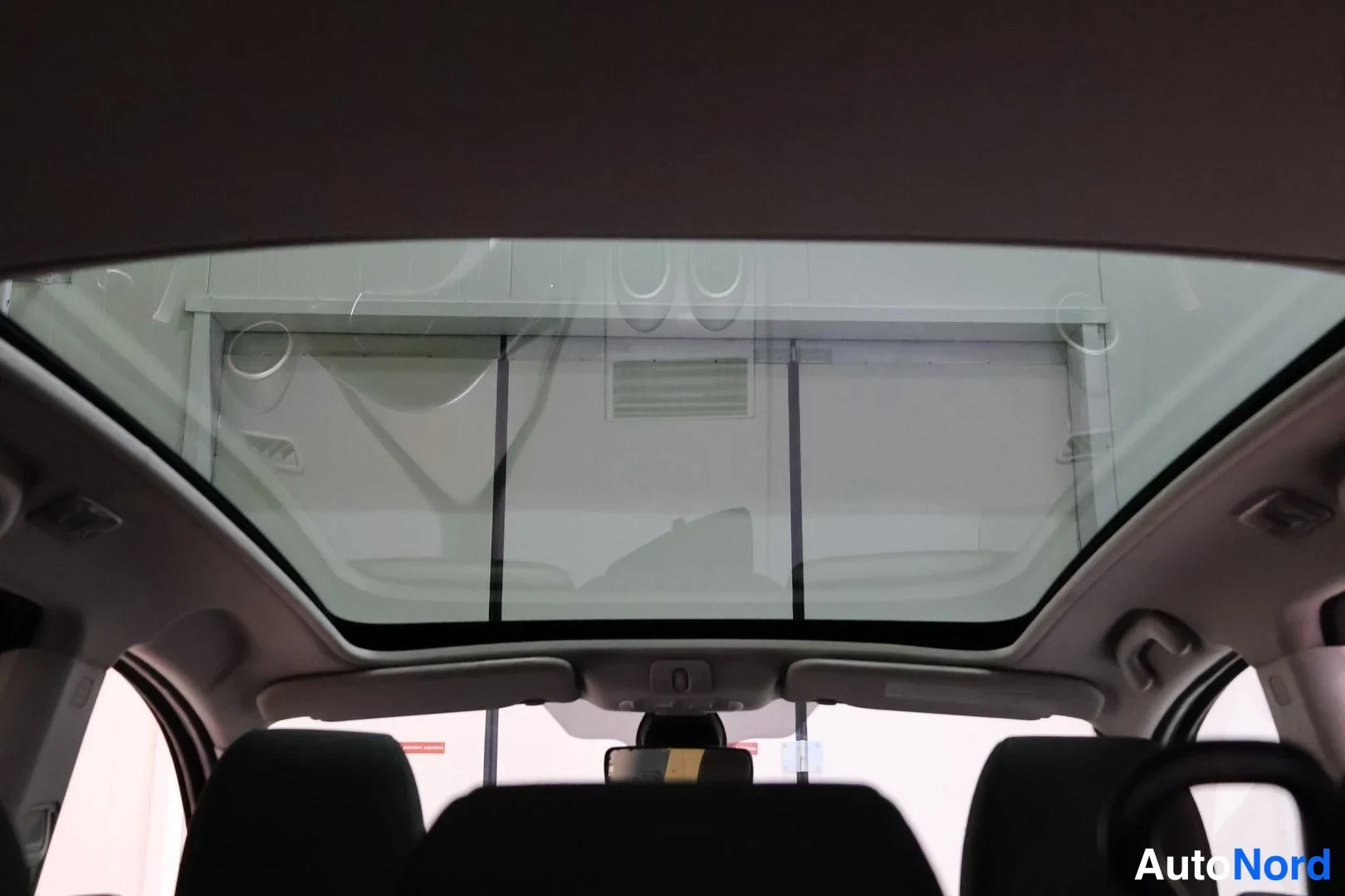 Valkoinen Nissan Qashqai+2 2012, ohjaamo, kuva 9