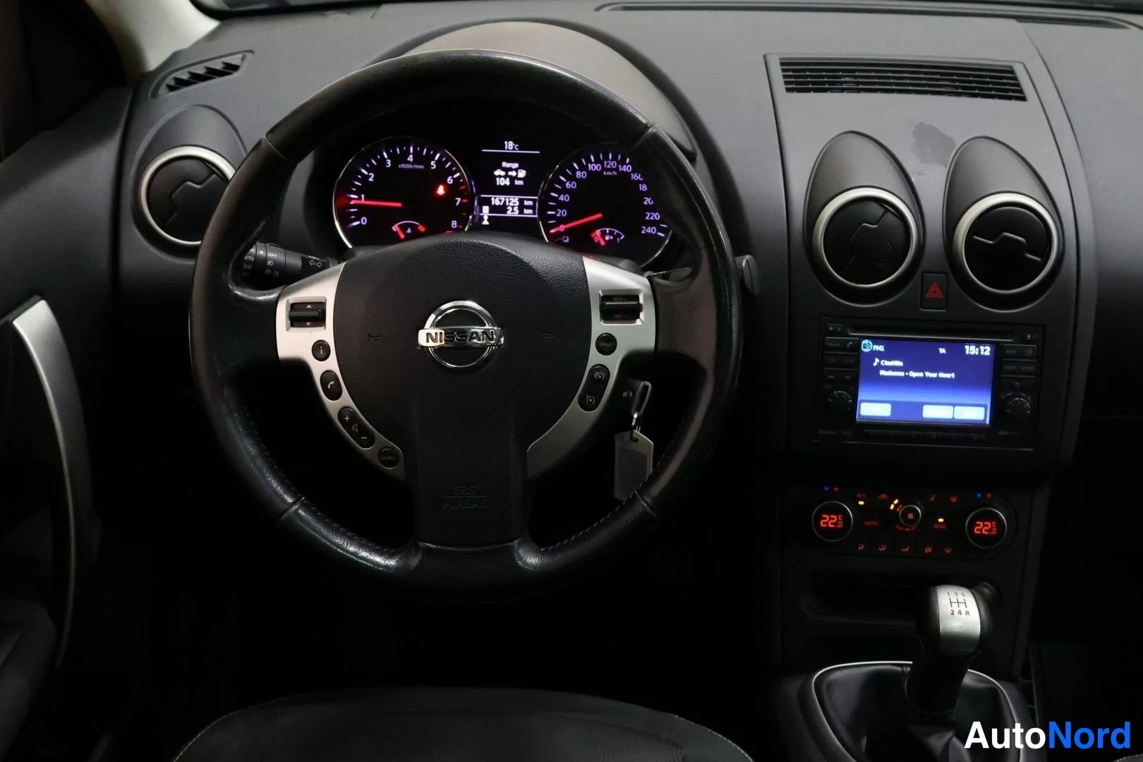 Valkoinen Nissan Qashqai+2 2012, ohjaamo, kuva 10