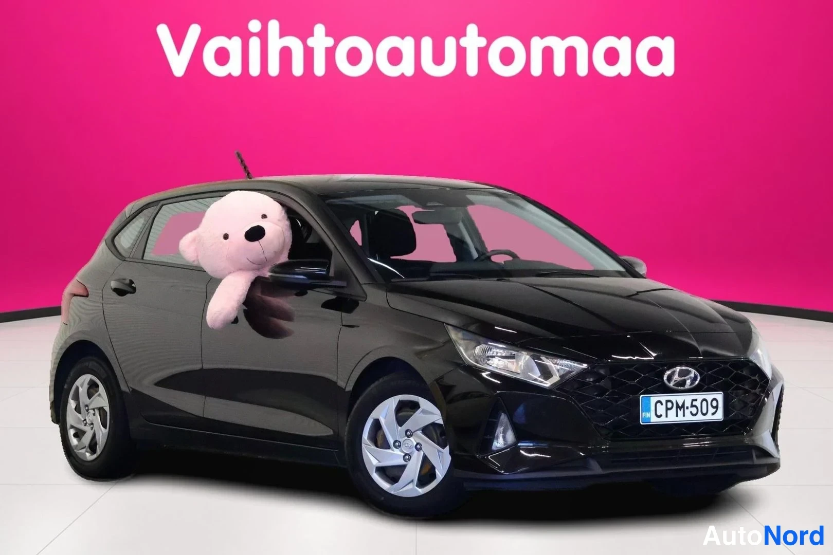 Musta Hyundai i20 2021, etuviisto, keula oikealle, kuva 2