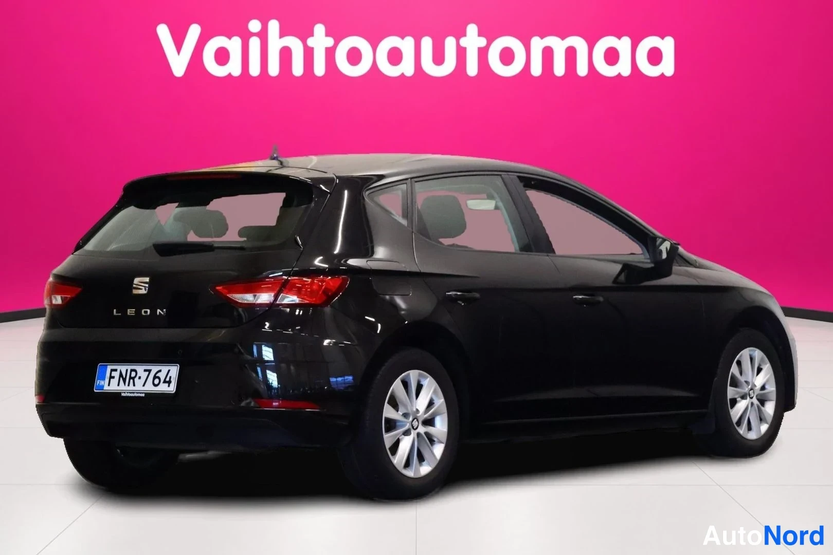 Musta Seat Leon 2019, takaviisto, kuva 6