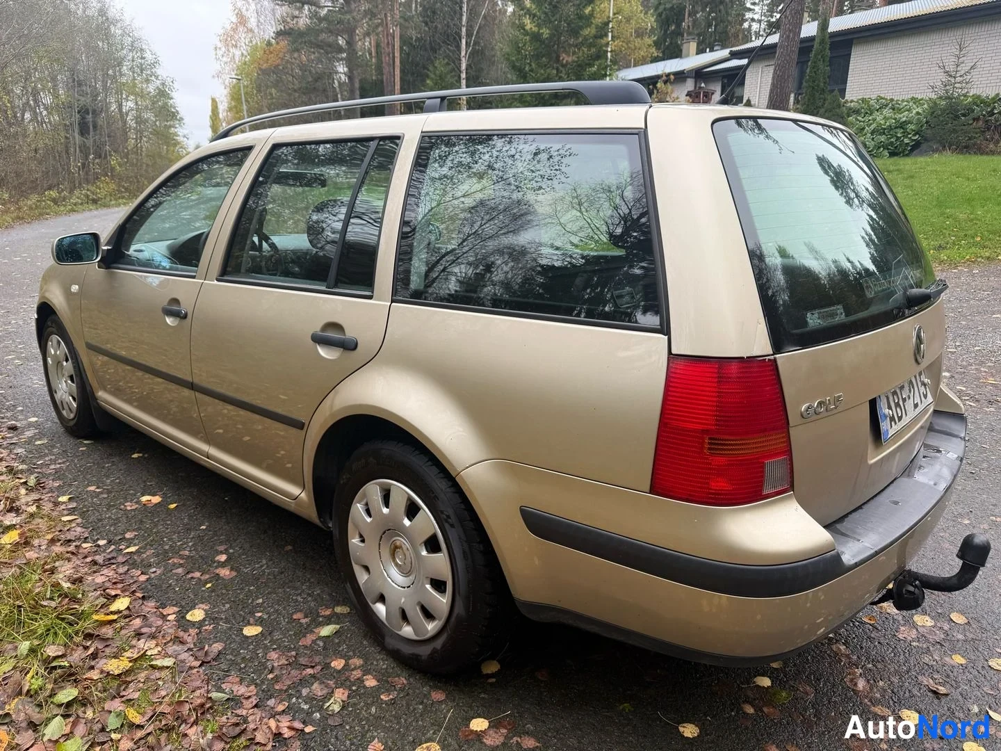 Beige Volkswagen Golf 2004, takaviisto, kuva 5